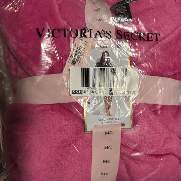 Victoria's Secret Pink Short Plush Robe - Picture 3 of 3